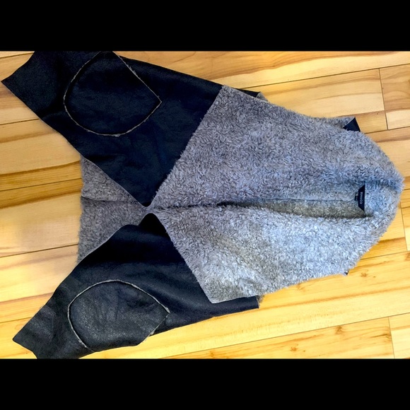 Faux fur vest - Picture 1 of 2